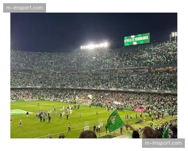 场边花絮：贝蒂斯主帅佩莱格里尼因抗议判罚被出示红牌罚上看台