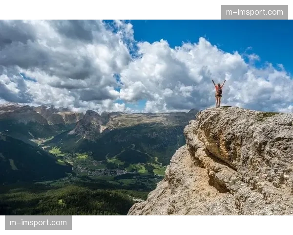 关键时刻的抉择：慢镜分析冠军在决赛最后一个弯道的超车策略